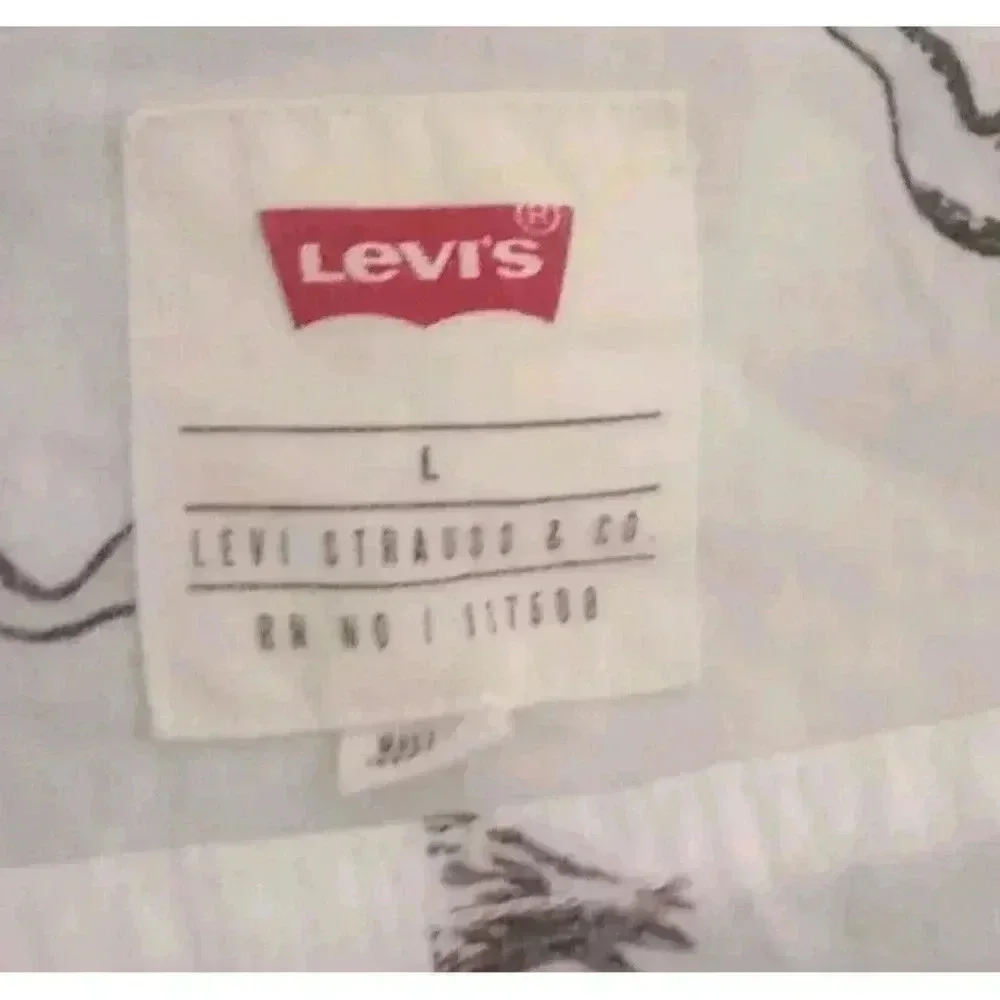 Levi's White Short Sleeve Button-Down Shirt with Pink Flamingo Print